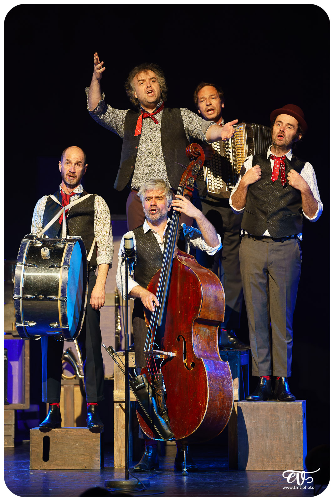 NOS COURSES FOLLES - LES FOUTEURS DE JOIE